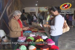 Abuelitas del Inapam ponen en venta sus productos
