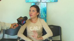 Luego de ser baleada en la cabeza, vive para contarlo.
