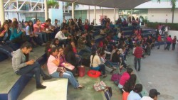 Insuficiente atención a estudiantes para tramitar credencial de descuento en camiones.