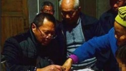 Un pueblo chino recoge firmas para expulsar a un niño con VIH