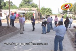 Supervisa Alcalde pavimentación en el barrio “La Palmita”