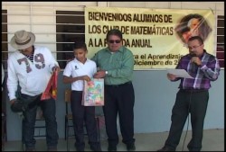 Reconocen a los alumnos ganadores de concurso de matemáticas