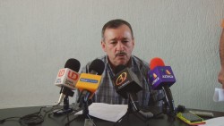 Inspectores levantan muestras en rio Choix, trás contaminación por derrame de presa de jales