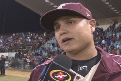 Arturo Rodríguez firma para los Marlins de Miami
