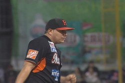 El pitcher Juan Pablo Oramas refuerzo guinda