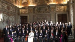 El papa pide condenar el extremismo
