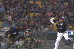 "Chato" Vázquez fuera de playoffs de Tomateros