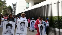 Padres de normalistas inician búsqueda en Iguala