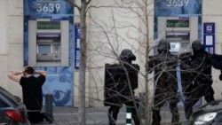 Se entrega hombre que retenía a rehenes en París