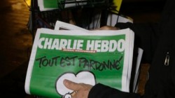 Tras los atentados, semanario Charlie Hebdo amplía su tiraje
