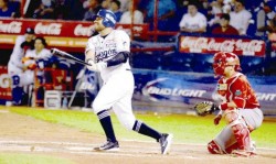 Carlos Valencia refuerzo de los Tomateros