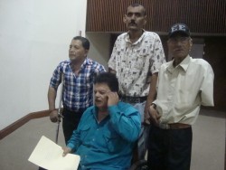 Insisten discapacitados en obtener pensiones