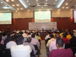 Realizan foro para que ganaderos aprovechen programas.