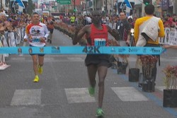 Kenianos se llevan todo en el Maratón Culiacán