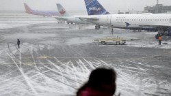 Cancelan vuelos en EU por temporal de nieve