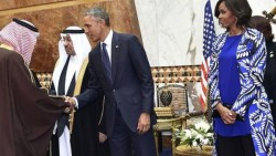 Michelle Obama causó revuelo por no portar velo en Arabia Saudita