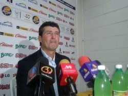 José Manuel "chepo" de la Torre con la misión de salvar a Chivas