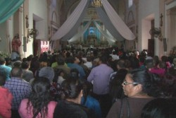 Miles de peregrinos celebran a la Virgen de la Candelaria, en Quilá
