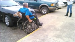 Carece la USE de accesos fáciles para discapacitados