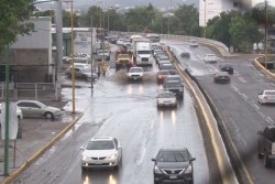 Lluvias generan caos vial en culiacán
