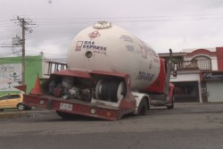 Sufre accidente pipa de gas
