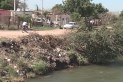 Canal San Lorenzo, lleno de basura en el Diez