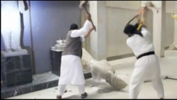 Combatientes de EI difunden video destruyendo antigüedades en Irak
