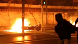 Anarquistas lanzan bombas molotov a la Policía de Atenas