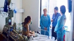 Visita Bachelet a la joven Valentina Maureira en el hospital