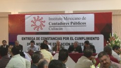 Entregan constancias de  la norma de Educación Profesional Continua