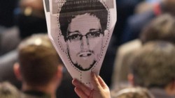 Snowden volvería a EU sólo bajo "juicio justo"