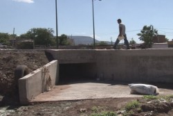 Piden que arreglen trabajos en un arroyo de Los Huizachez