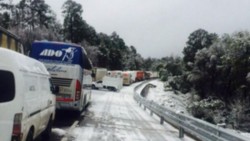 Autopista México Puebla afectada por la nevada