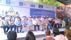 Entregan autoridades estatales y municipales el plantel 13 que esta en el programa “Cámbiame la Escuela”.