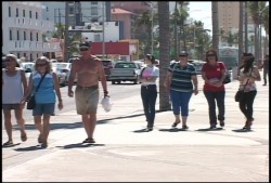Turistas aprovechan fin de semana largo en Mazatlán