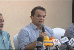 Manifiesta diputado Martín Heredia preocupación por la situación económica del país.