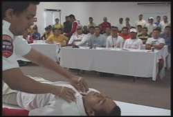 Reciben salvavidas curso de primeros auxilios.