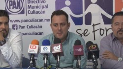 Critican regidores del PAN cabildo abierto.
