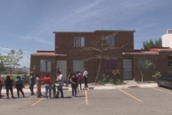 Denuncian casas con problemas en construcción