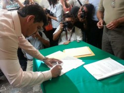 Aspirantes a candidatura independiente entregan documentación ante Consejo Distrital del INE