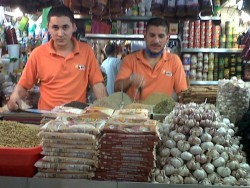 Caen las ventas, en el mercado Garmendia por vacaciones de semana santa.