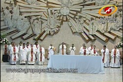 Renuevan votos más de 110 sacerdotes