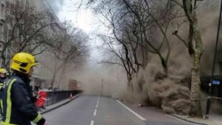 Evacuan a más de 2 mil personas en el centro de Londres por un incendio