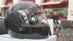 Entrega ayuntamiento de Culiacán cascos a motociclistas.