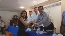 Entregan 500 tablets para mantener el comercio formal