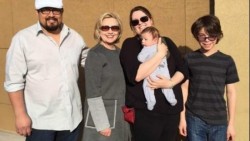 Clinton inicia su campaña en Iowa con pequeñas citas locales