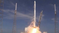 Lanzan cohete Falcon 9 para abastecer a la Estación Espacial Internacional