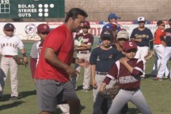 Un éxito practica de Vinny Castilla con peloteritos