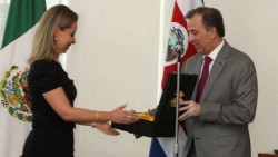 Entrega Meade la condecoración de la Orden Mexicana del Águila Azteca