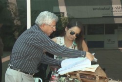 Maestro sigue en plantón  en la explanada de la SEPyC